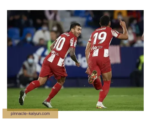 西甲联赛新秀表现稳健，引发球迷关注与期待